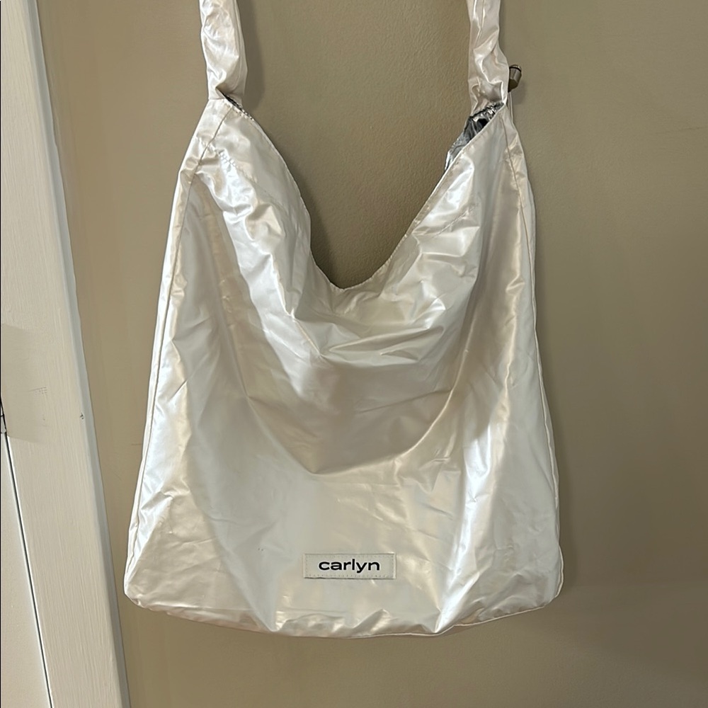 White Tote Bag with Crinkled Texture and Single Strap